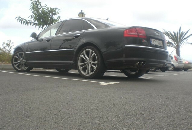 Audi S8 D3