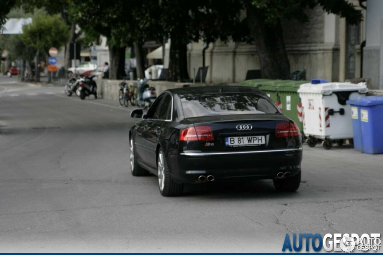 Audi S8 D3