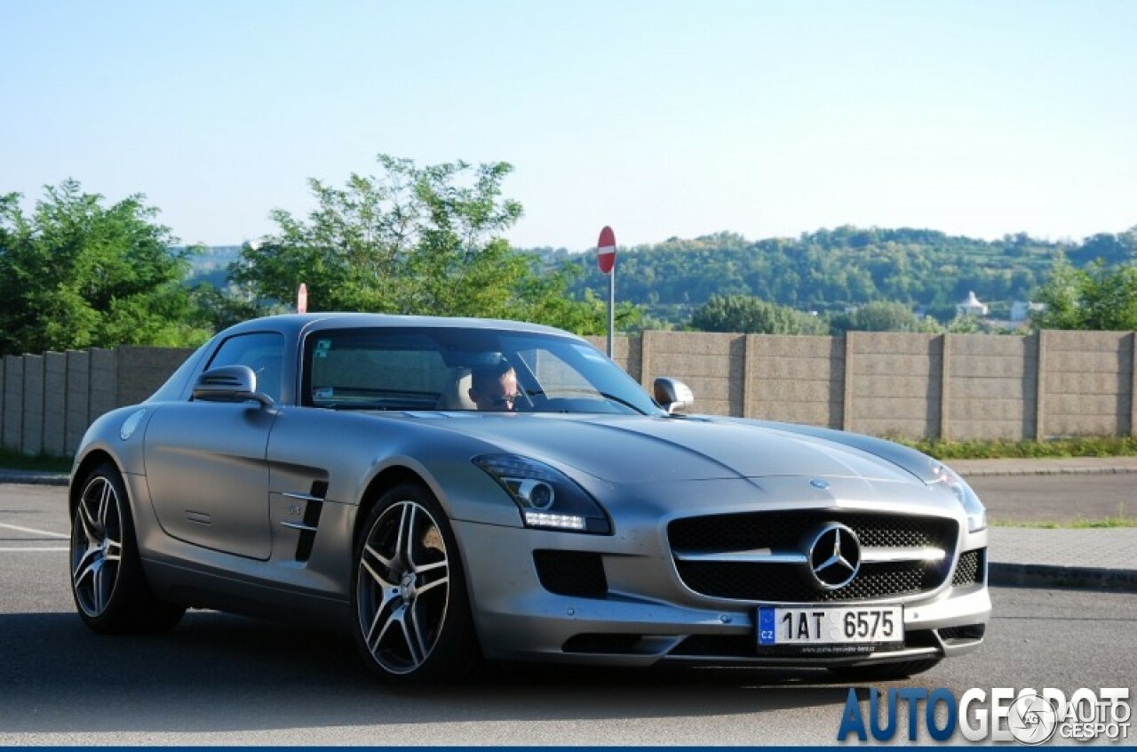 Mercedes-Benz SLS AMG