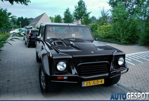 Lamborghini LM002