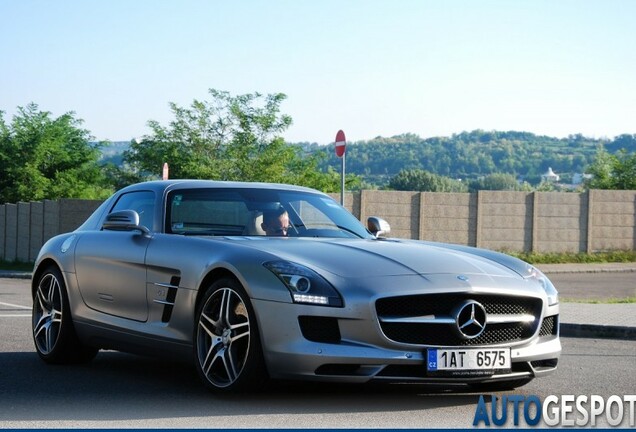 Mercedes-Benz SLS AMG