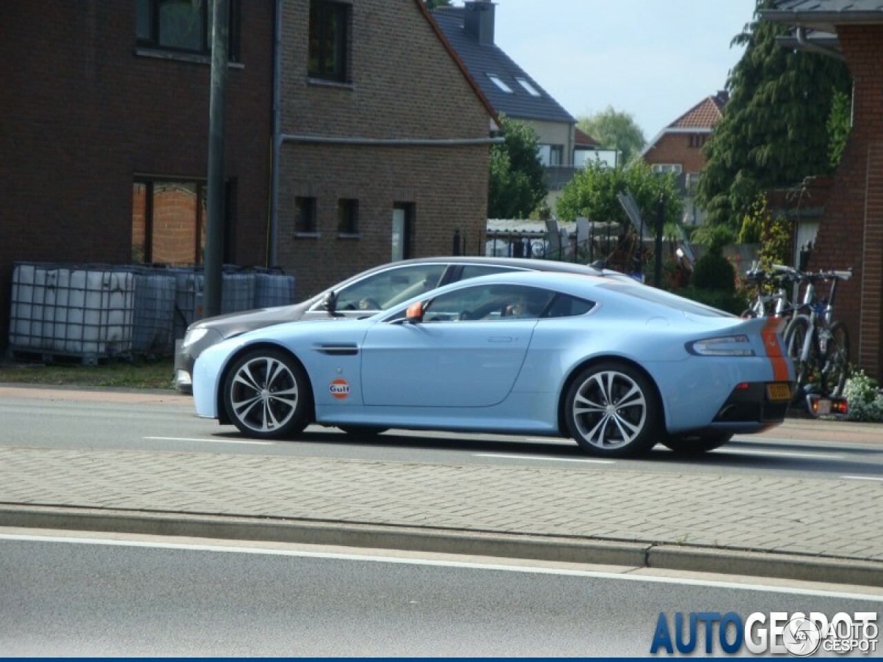 Aston Martin V12 Vantage