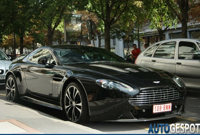 Aston Martin V12 Vantage Carbon Black Edition