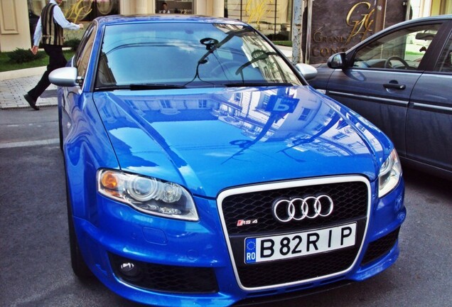 Audi RS4 Sedan