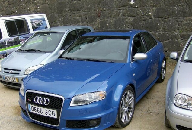 Audi RS4 Sedan