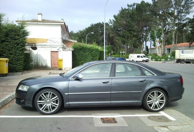 Audi S8 D3