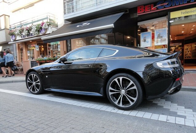 Aston Martin V12 Vantage Carbon Black Edition