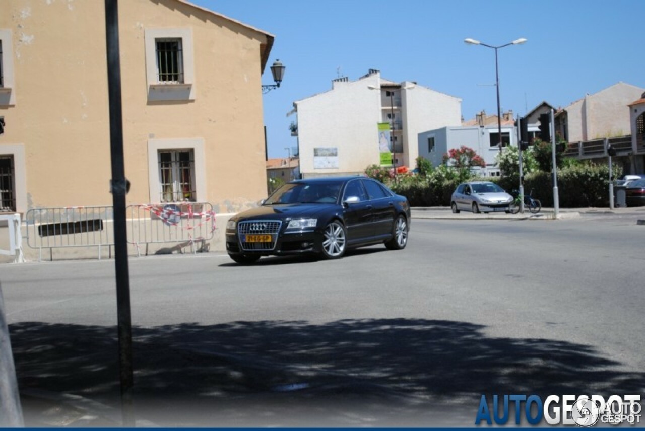 Audi S8 D3