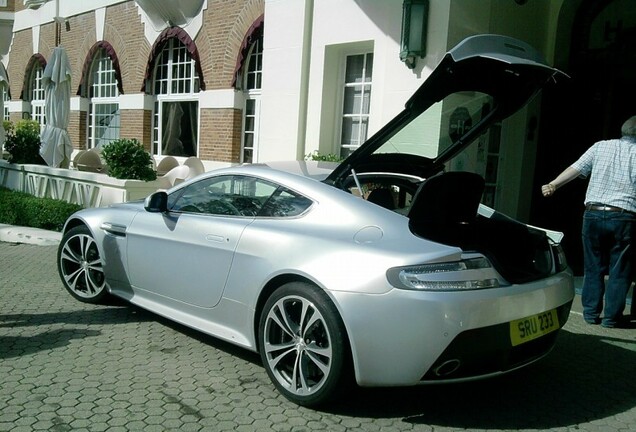 Aston Martin V12 Vantage