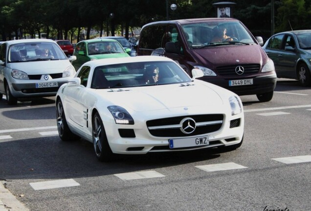 Mercedes-Benz SLS AMG