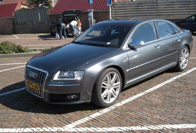 Audi S8 D3