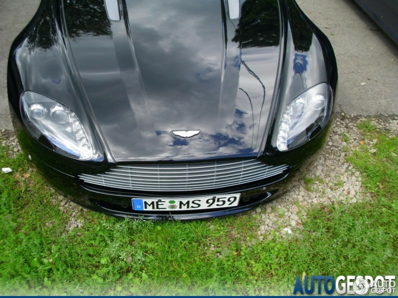 Aston Martin V8 Vantage Roadster