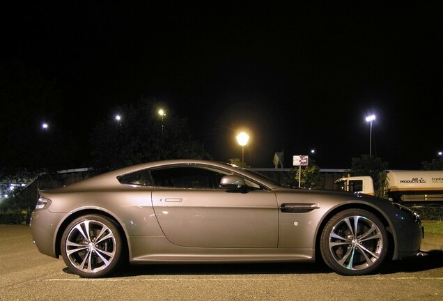 Aston Martin V12 Vantage