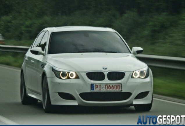 BMW M5 E60 2005