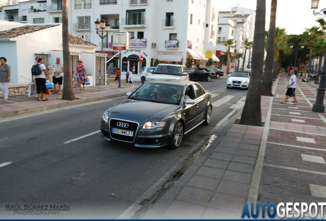 Audi RS4 Sedan