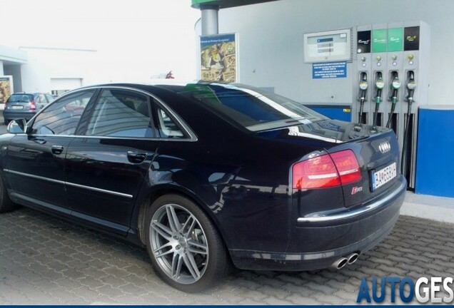 Audi S8 D3