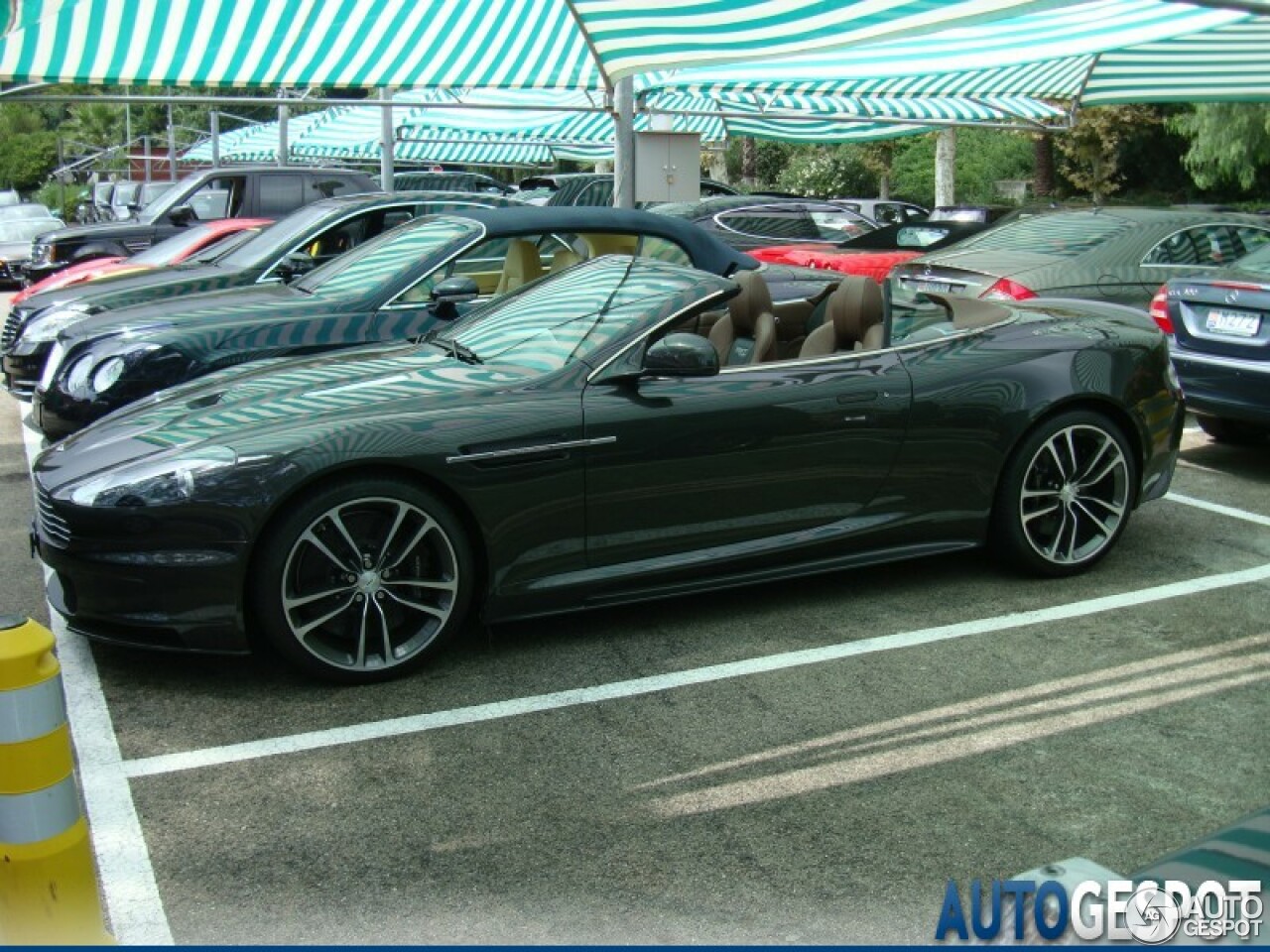 Aston Martin DBS Volante