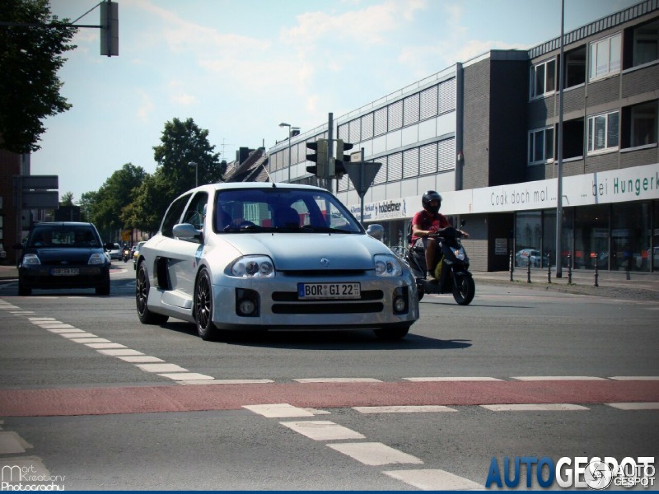 Renault Clio V6