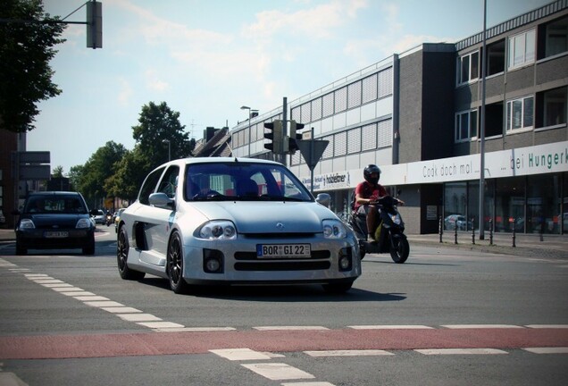 Renault Clio V6