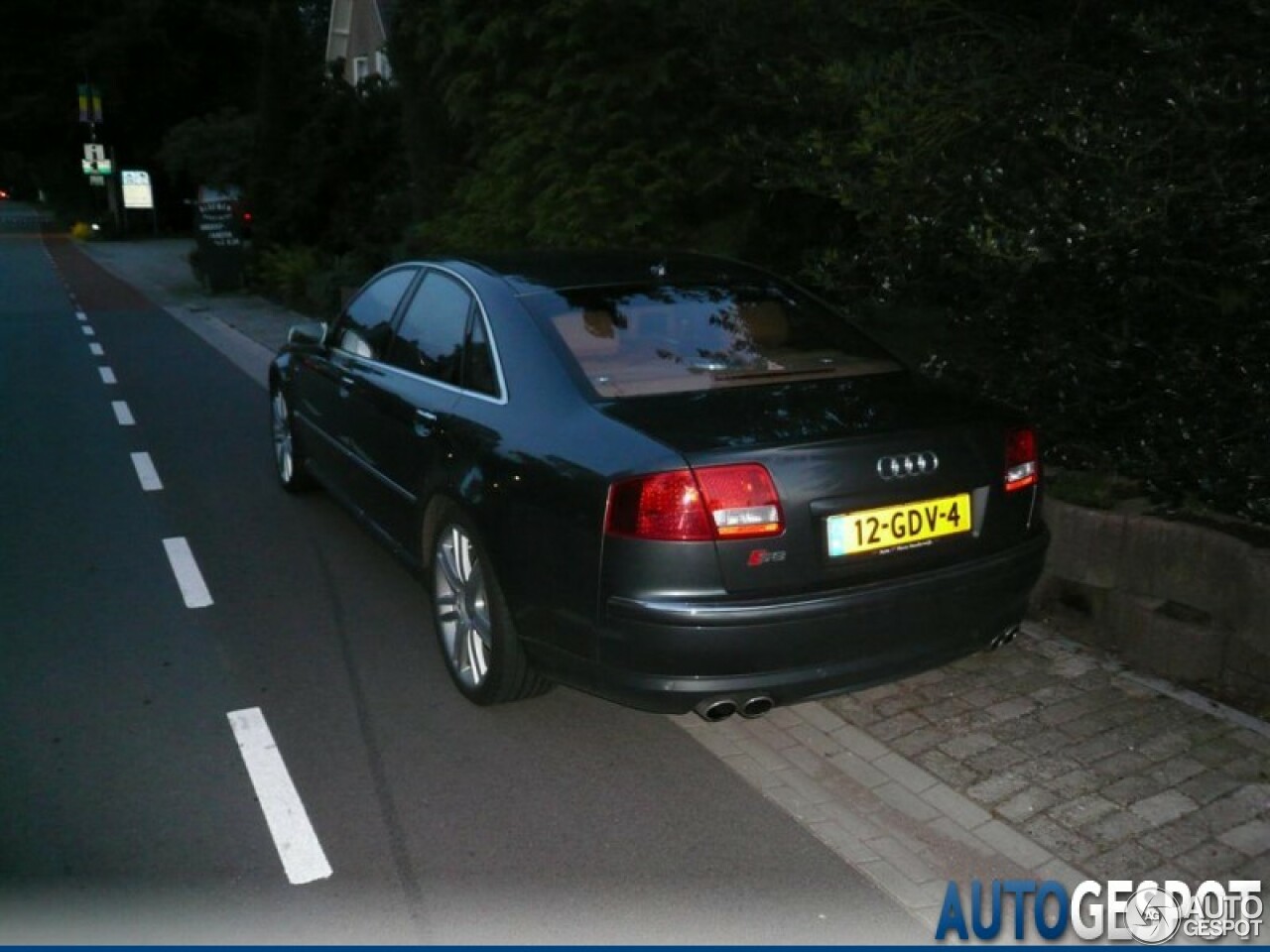 Audi S8 D3