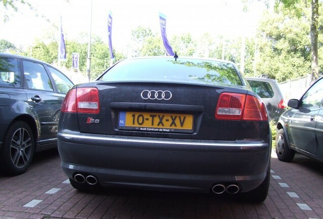 Audi S8 D3