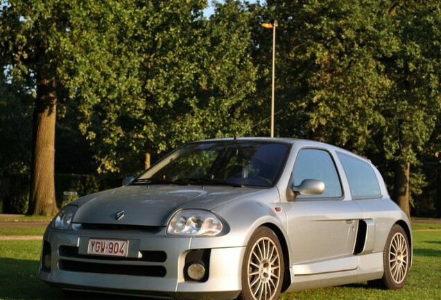 Renault Clio V6