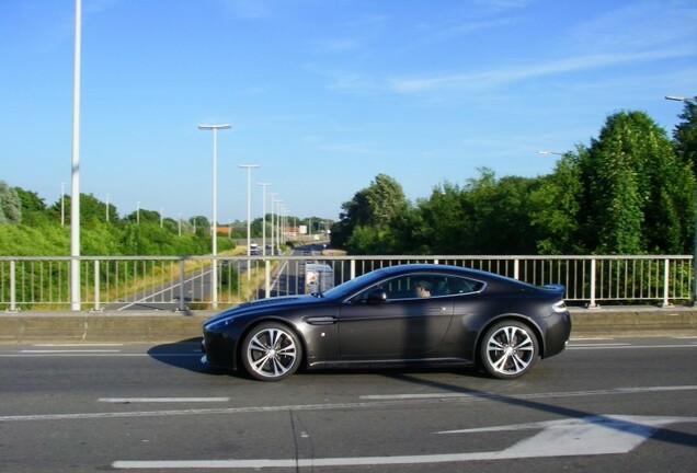 Aston Martin V12 Vantage