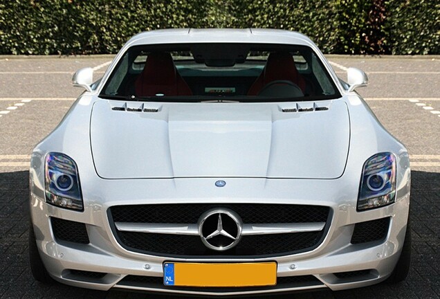 Mercedes-Benz SLS AMG