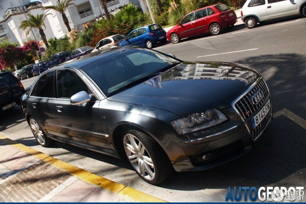 Audi S8 D3