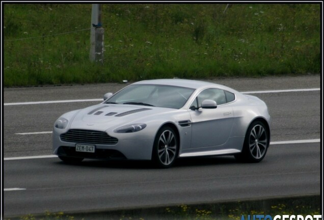 Aston Martin V12 Vantage