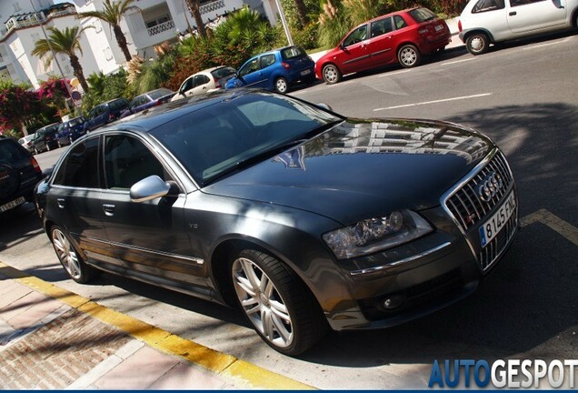 Audi S8 D3