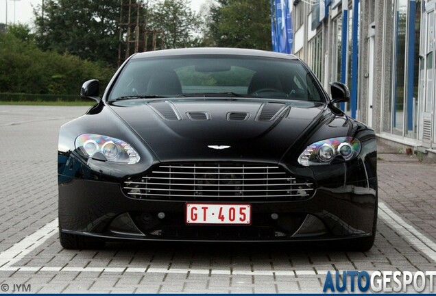 Aston Martin V12 Vantage Carbon Black Edition