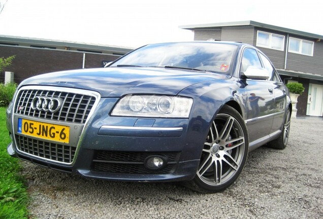 Audi S8 D3