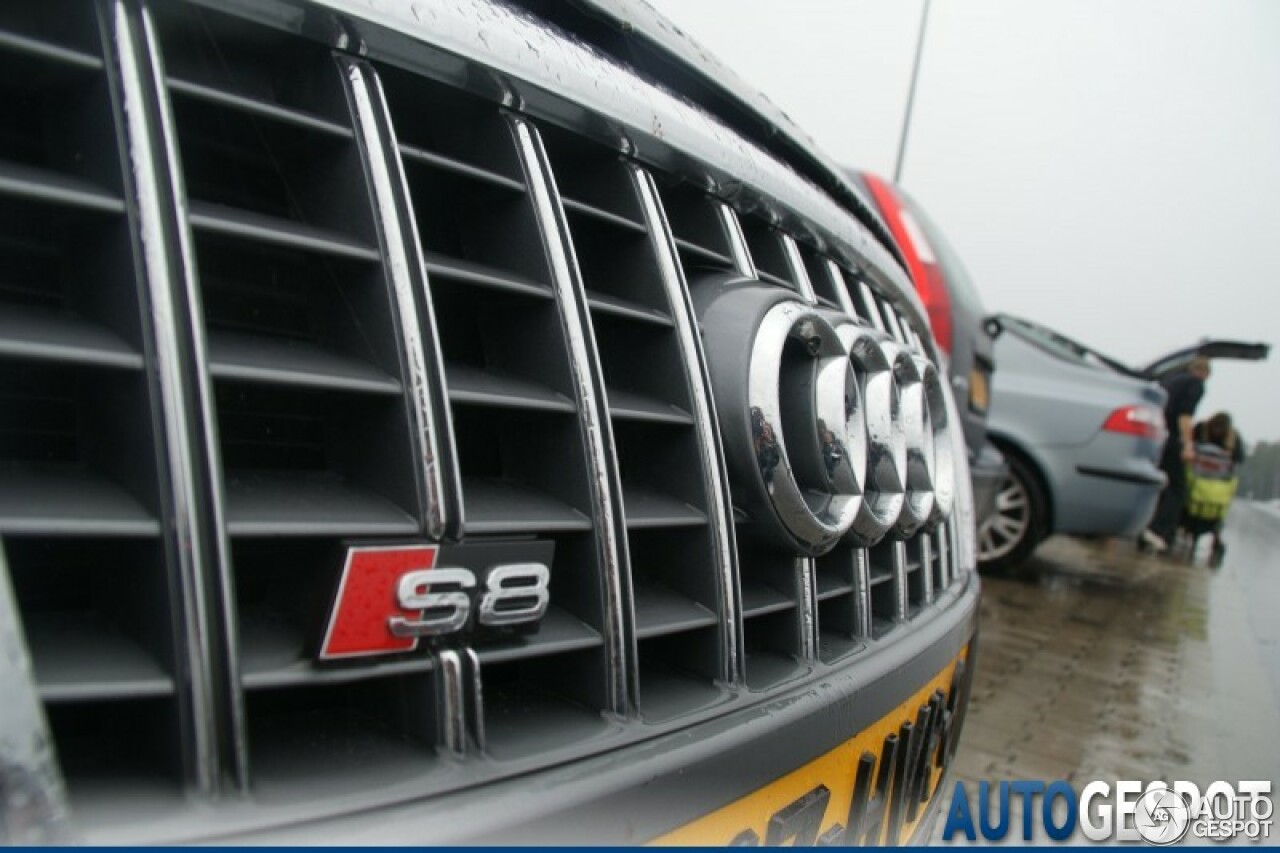 Audi S8 D3