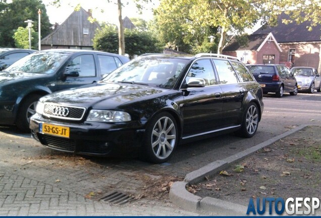 Audi RS4 Avant B5