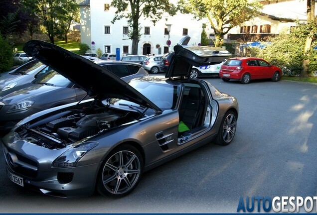 Mercedes-Benz SLS AMG