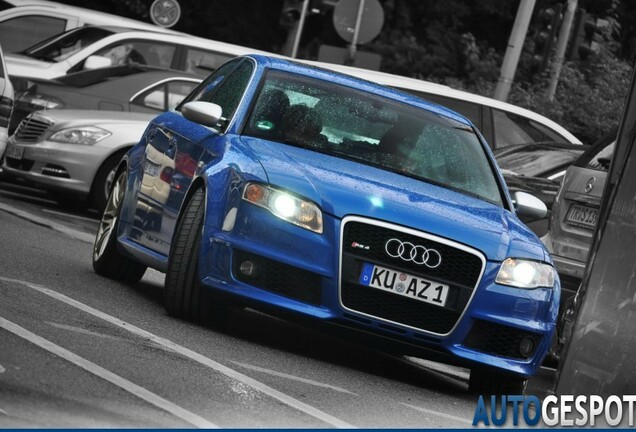 Audi RS4 Sedan