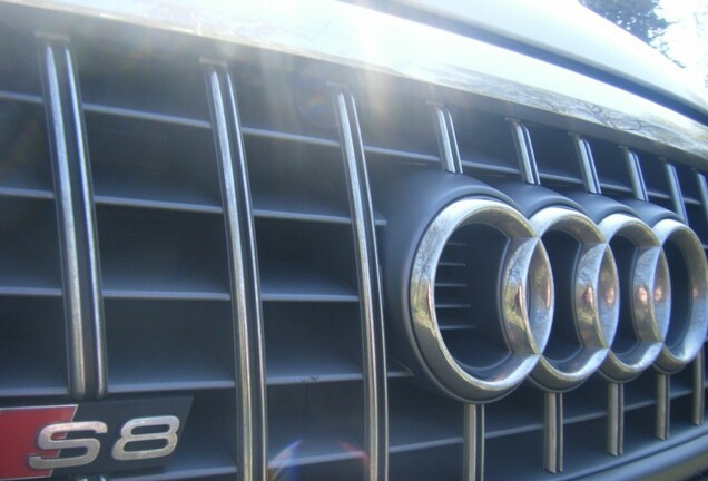 Audi S8 D3