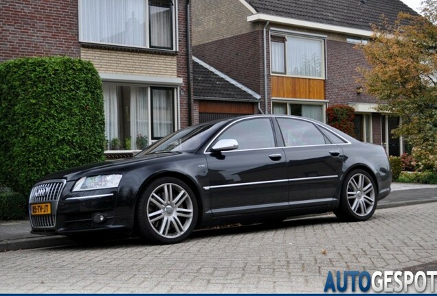 Audi S8 D3