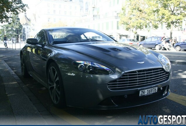 Aston Martin V12 Vantage