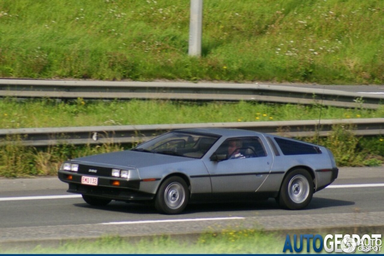 DeLorean DMC-12