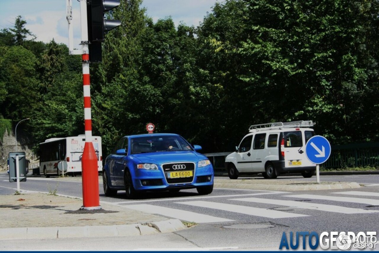 Audi RS4 Sedan