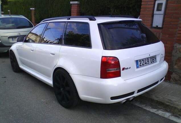 Audi RS4 Avant B5