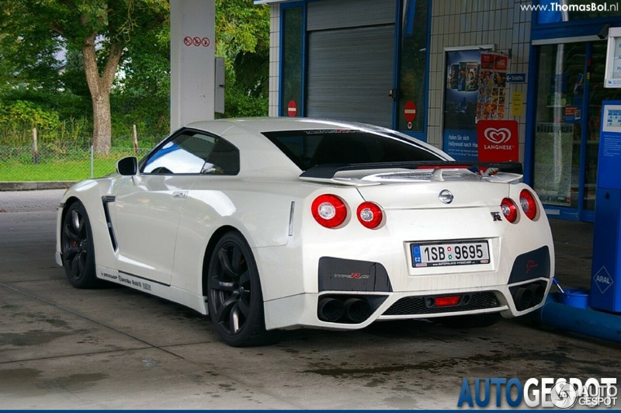 Nissan GT-R