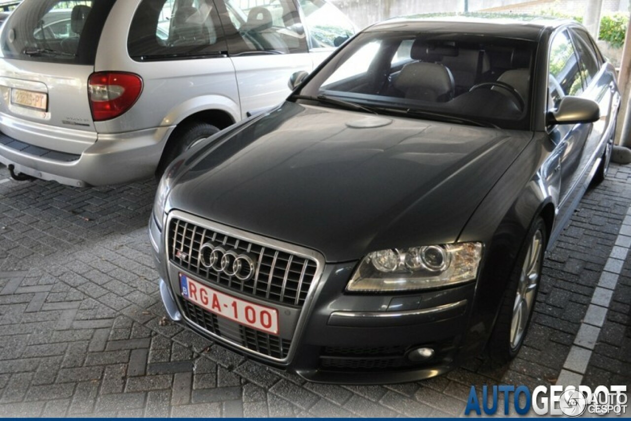 Audi S8 D3