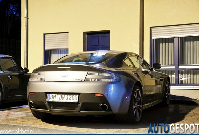 Aston Martin V12 Vantage