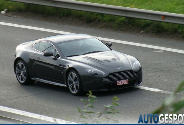 Aston Martin V12 Vantage