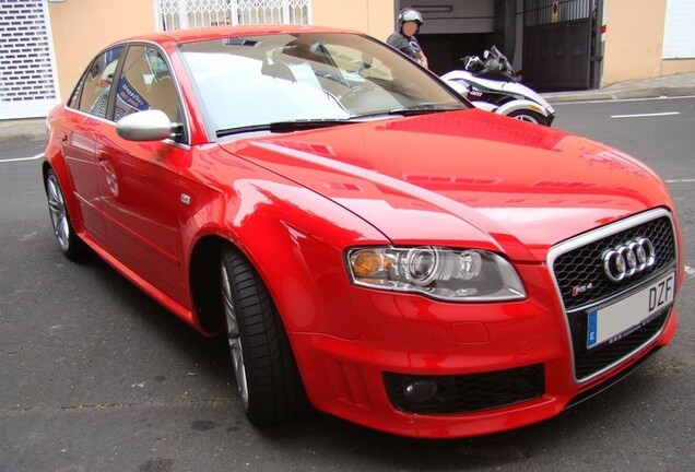 Audi RS4 Sedan