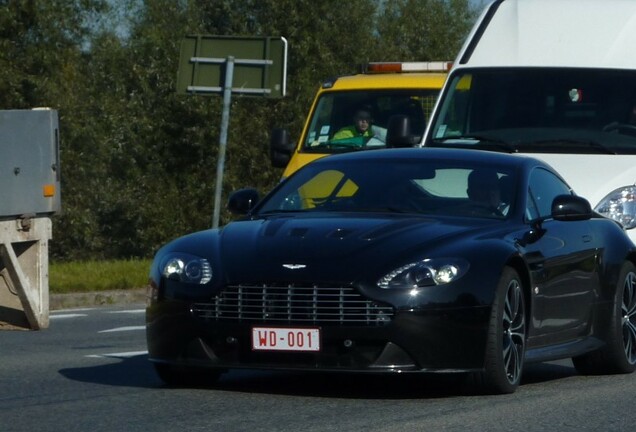 Aston Martin V12 Vantage Carbon Black Edition