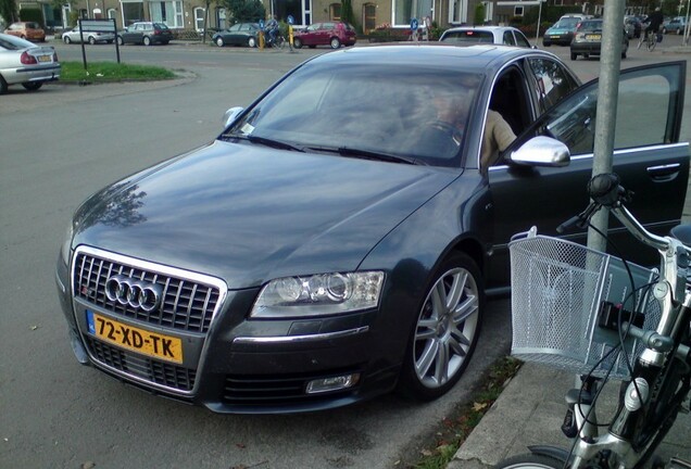 Audi S8 D3